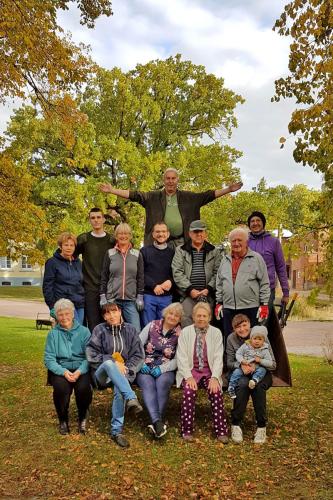 Aktionen: Kirchgarten aufräumen 8