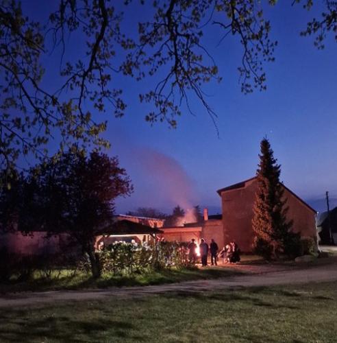 Abends beim Maibaumfest in Thurau